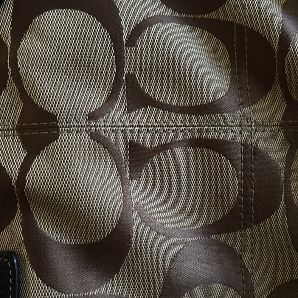 Coach 2 Way Turnlock Signature Hangbag - Picture 11 of 12